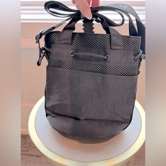 NWT 😮‍💨 ALO Cross Body Bucket Bag in Black - Picture 4 of 13
